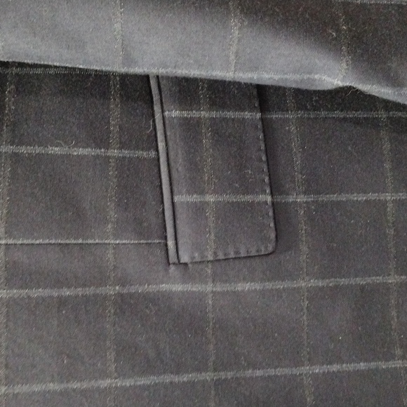 Boss gray and brown windowpane plaid wool sport coat on blue background. 38 R - Picture 6 of 14